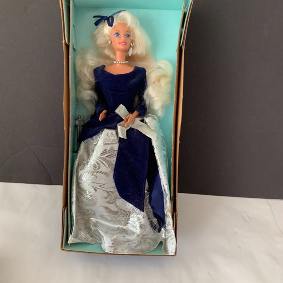 Barbie Winter Velvet Special Edition (Mattel 15571, 1995) - NIB - Picture 1 of 11